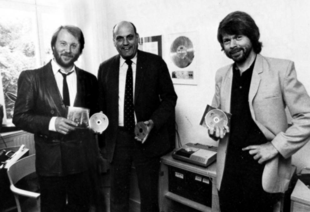 1979: Philips demonstrates digital compact disc, The Storage Engine